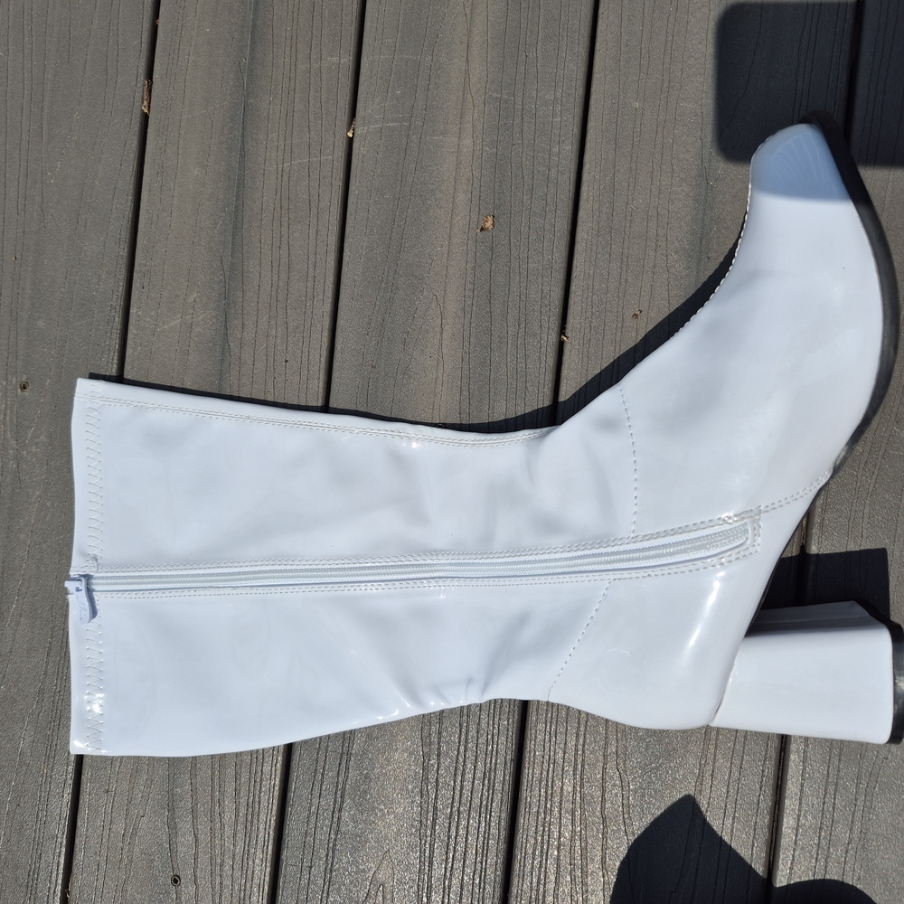 Ellie Shoes Glossy White Heeled Boots